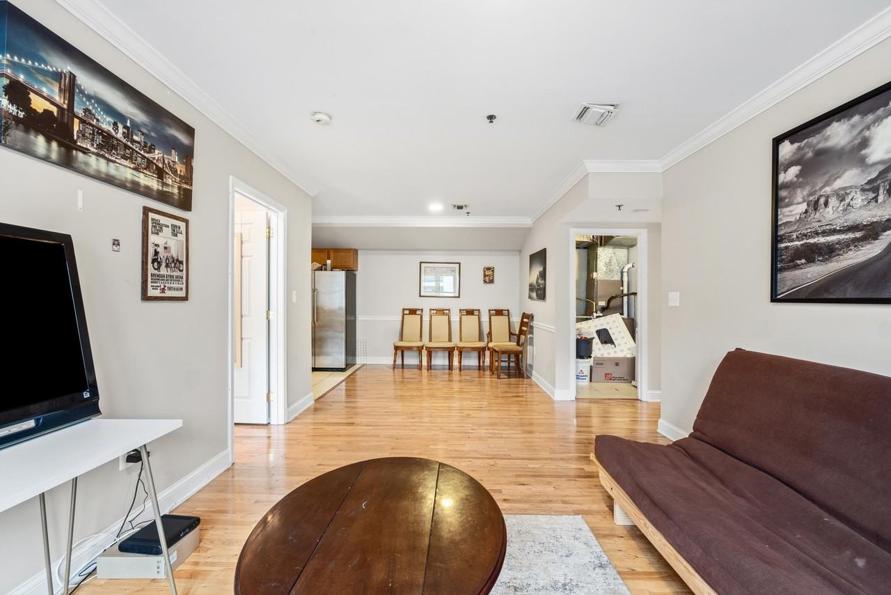 214216 Jackson St #6 - Photo 5 of 22
