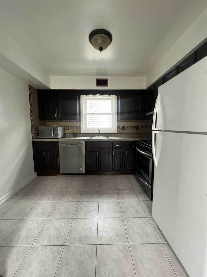 92 W 21st St #2 - Photo 7 of 20