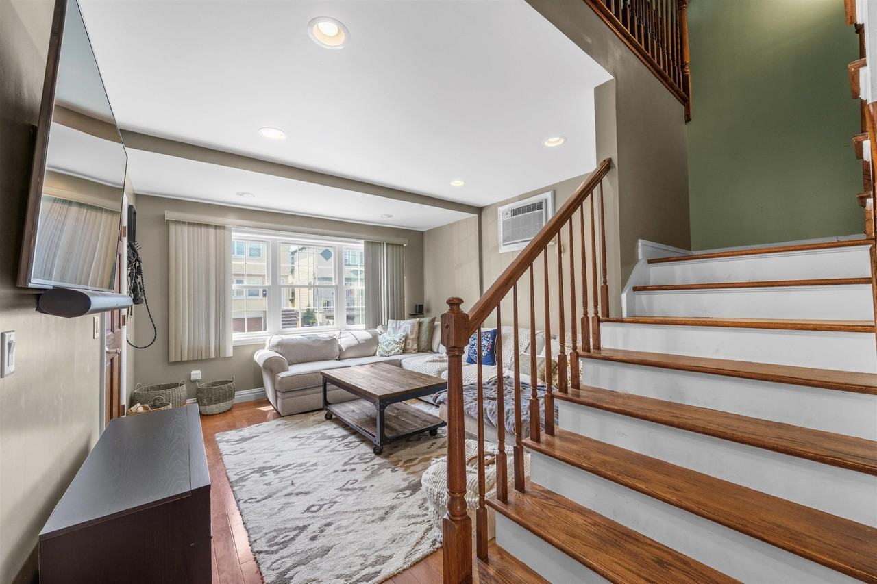 155 W 21st St #1 - Photo 2 of 18