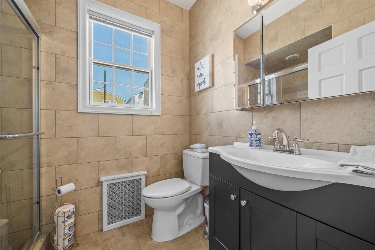 155 W 21st St #1 - Photo 7 of 18