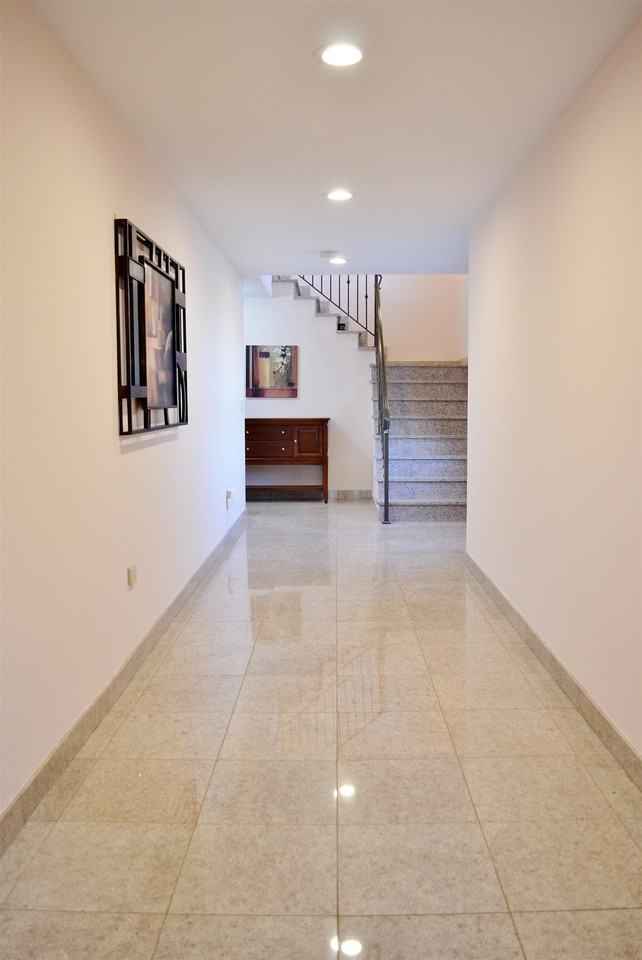 198 W 52nd St - Photo 5 of 29