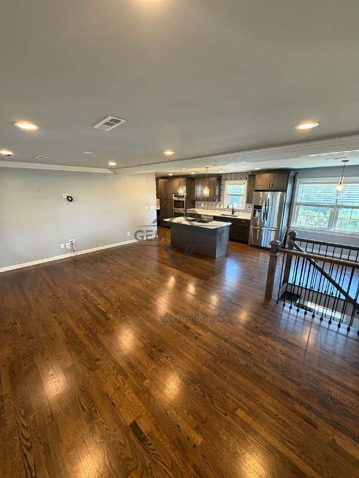 7319 Chancellor Rd - Photo 3 of 50