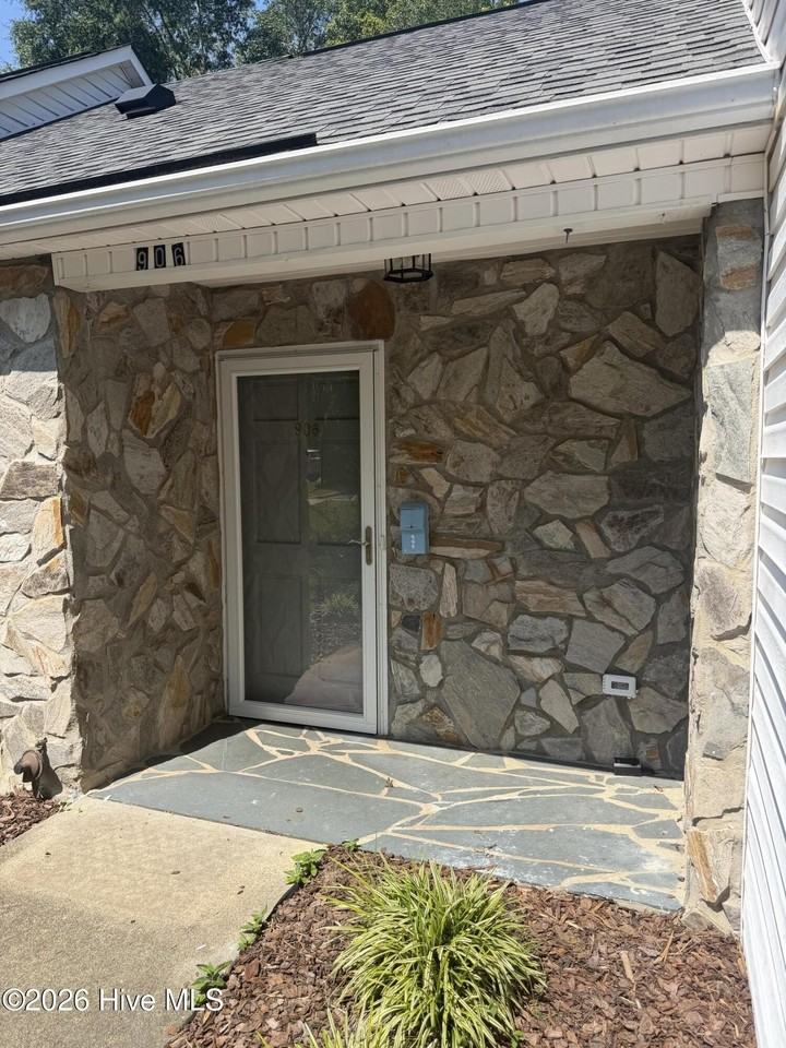 906 Cedar Ct - Photo 2 of 12