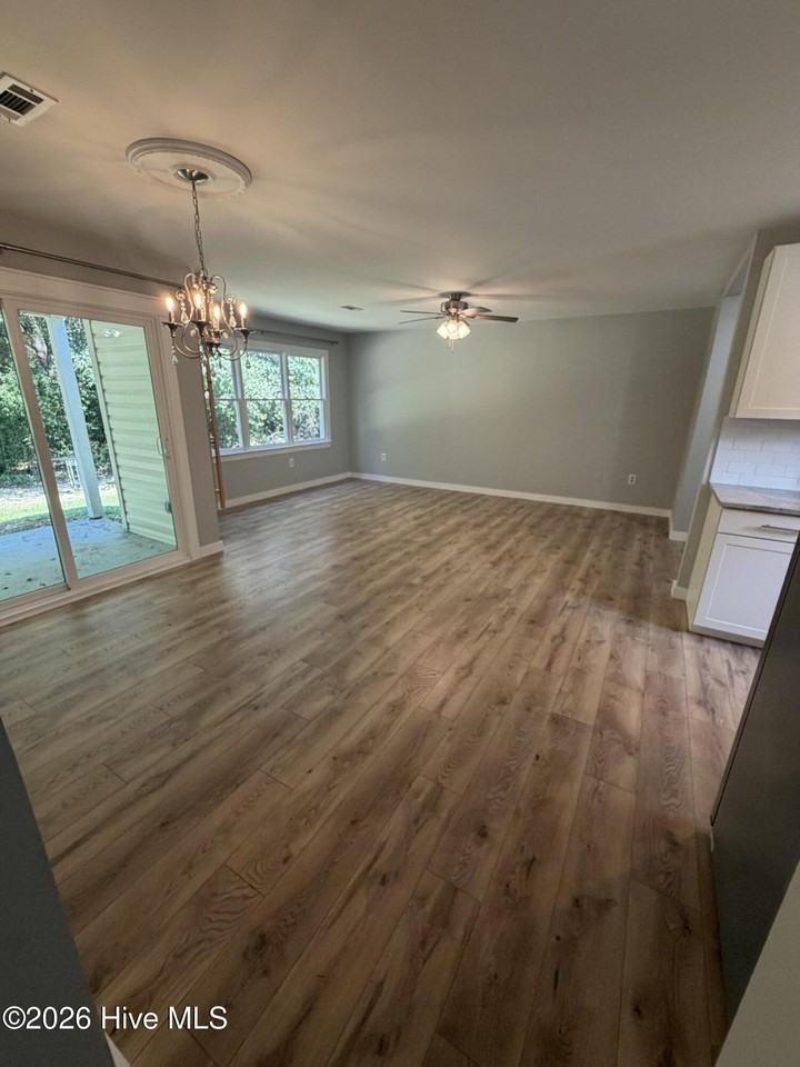 906 Cedar Ct - Photo 3 of 12