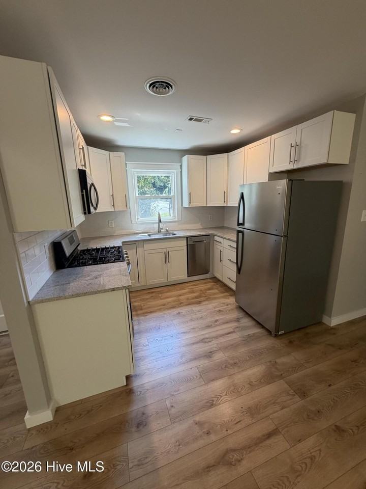 906 Cedar Ct - Photo 4 of 12