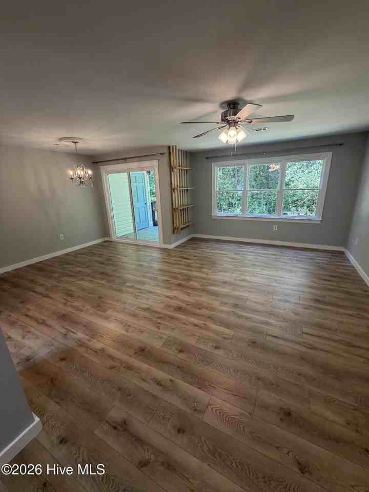906 Cedar Ct - Photo 5 of 12