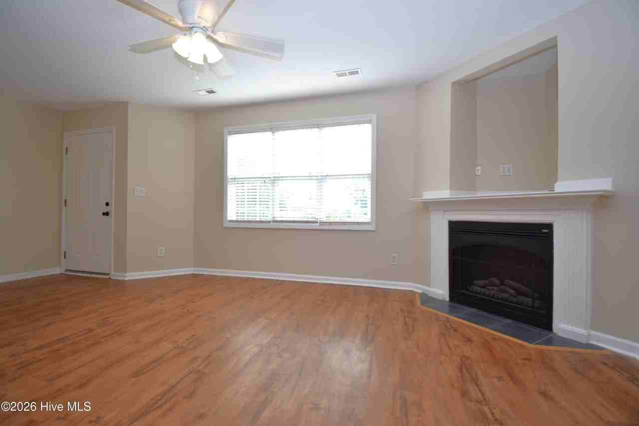 2380 Vineyard Dr #J1 - Photo 4 of 20
