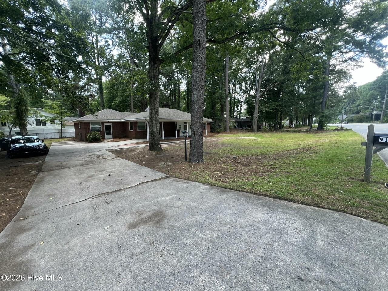 915 Se Greenville Blvd - Photo 2 of 27