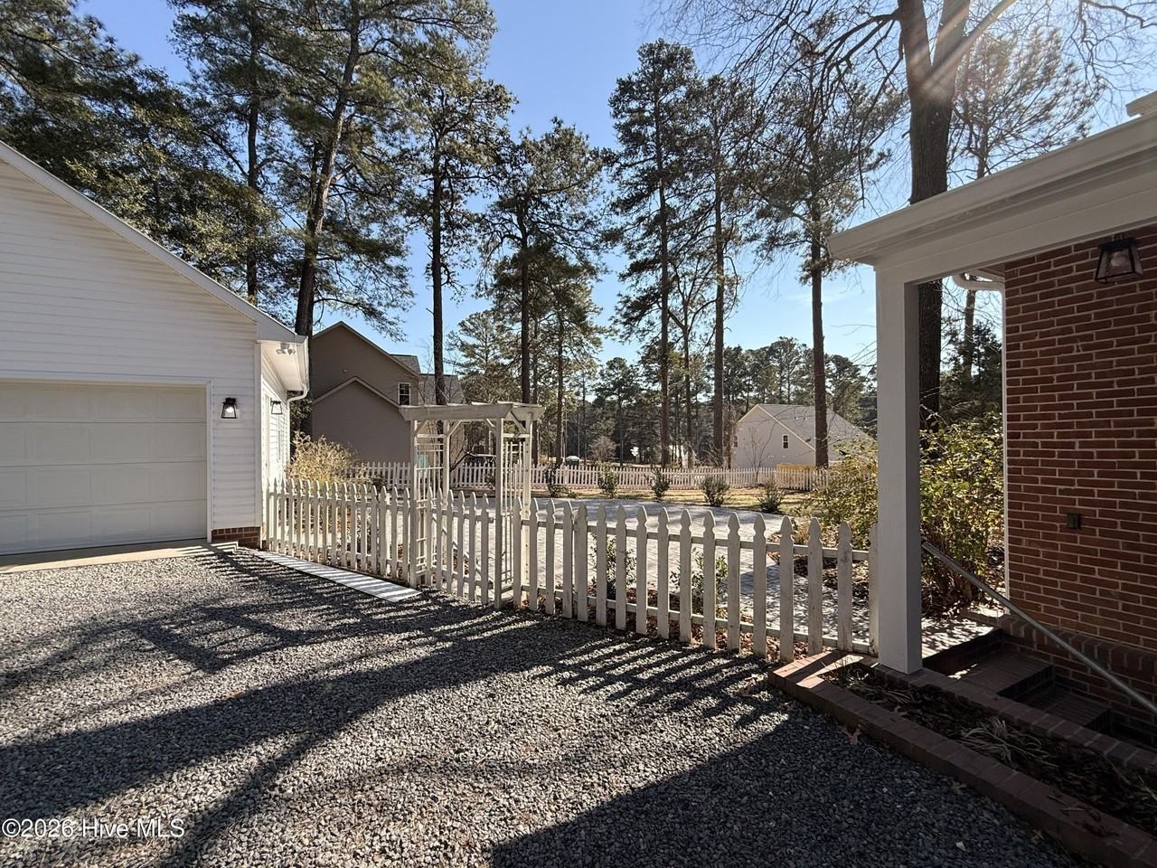 132 Tower St - Photo 4 of 17