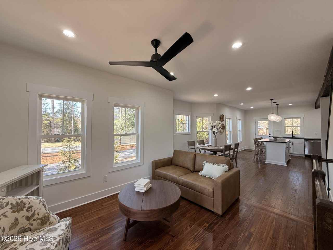 132 Tower St - Photo 7 of 17