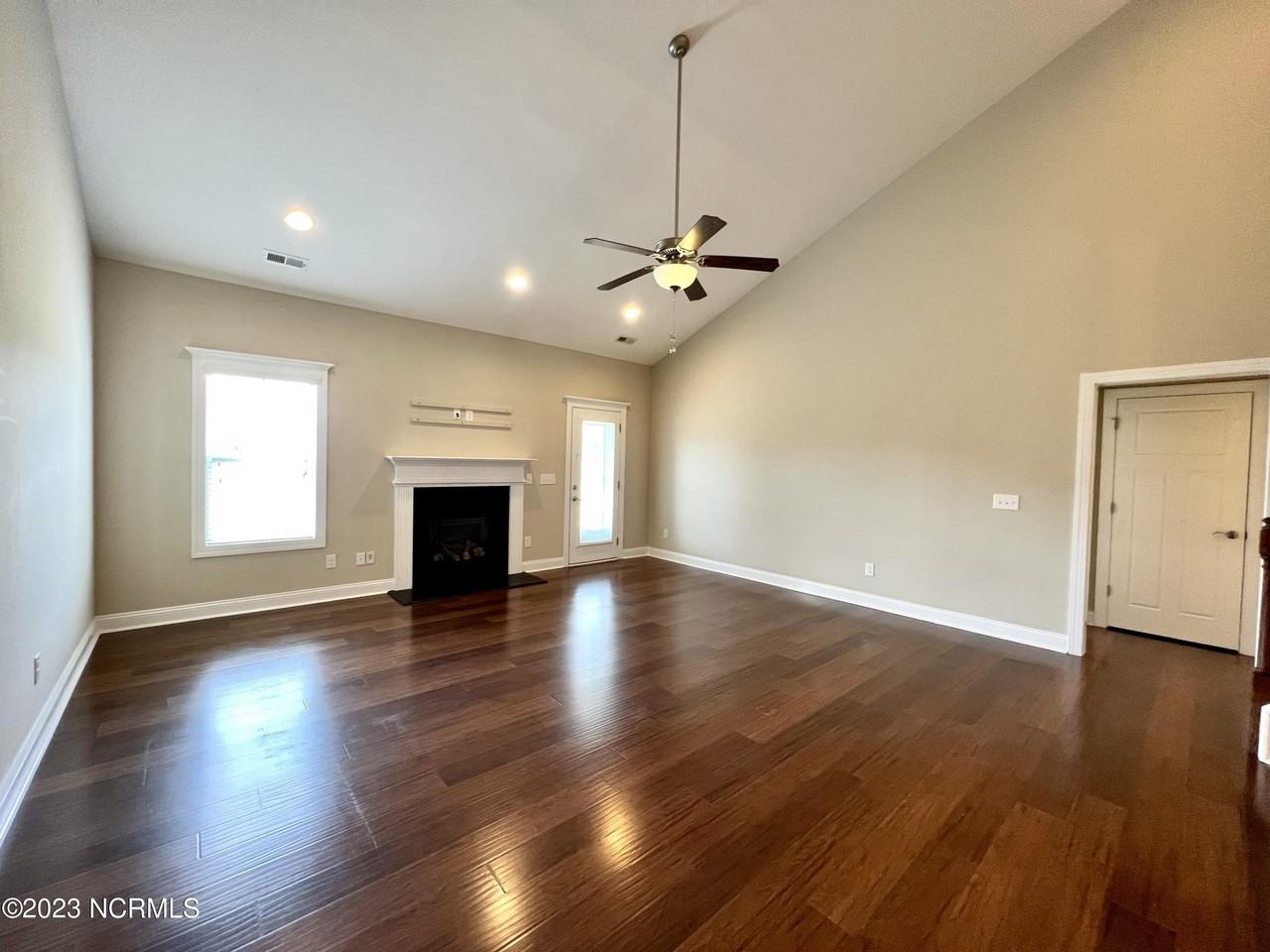 51 Silo Ct - Photo 2 of 21