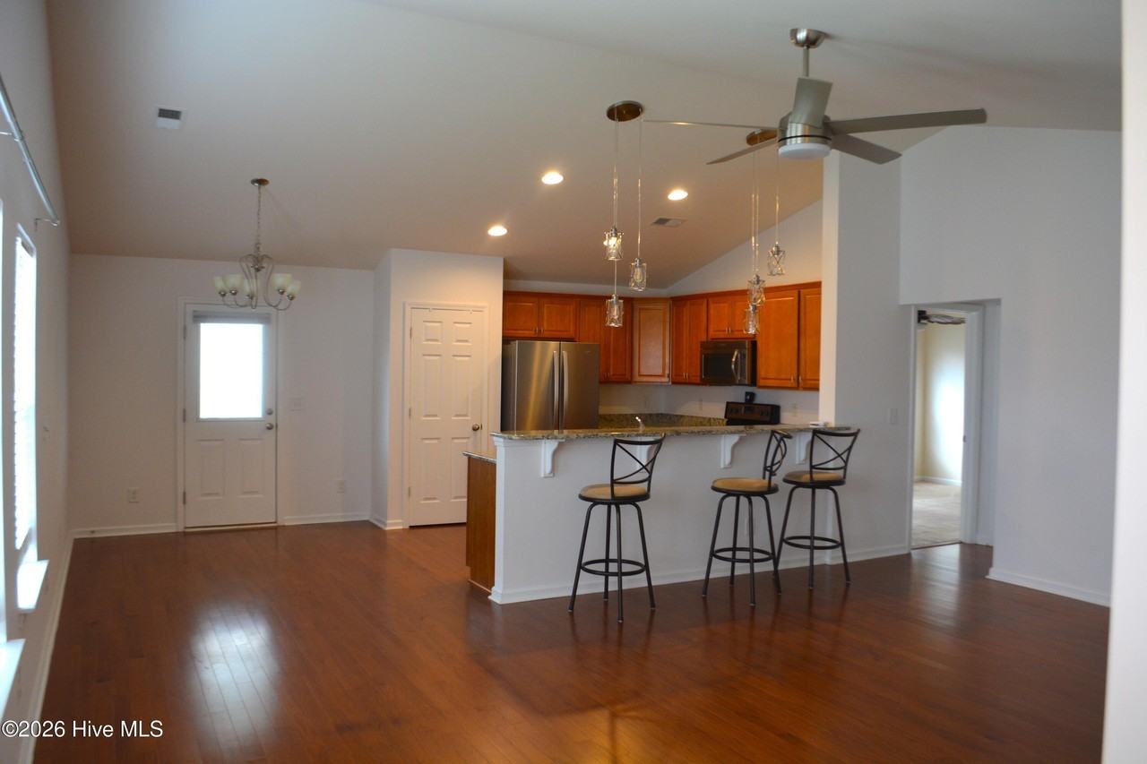 692 Pickering Dr Nw - Photo 4 of 28