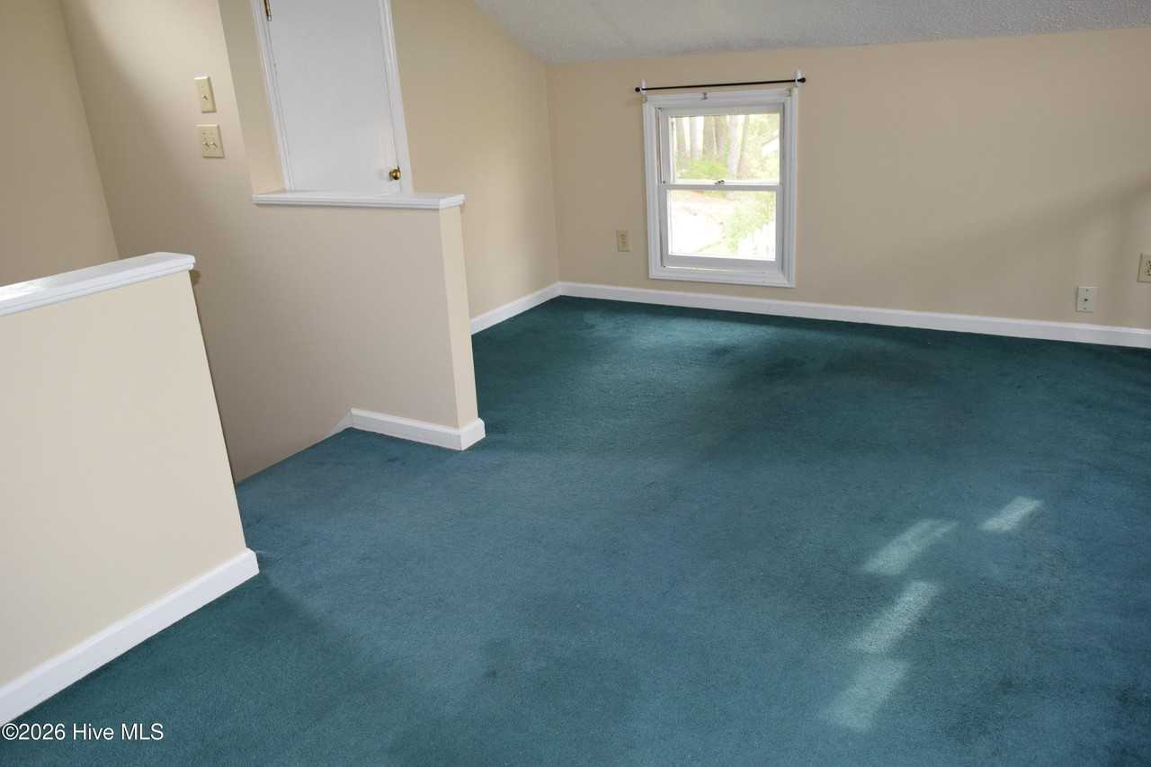 643 Castleberry Ct - Photo 7 of 11
