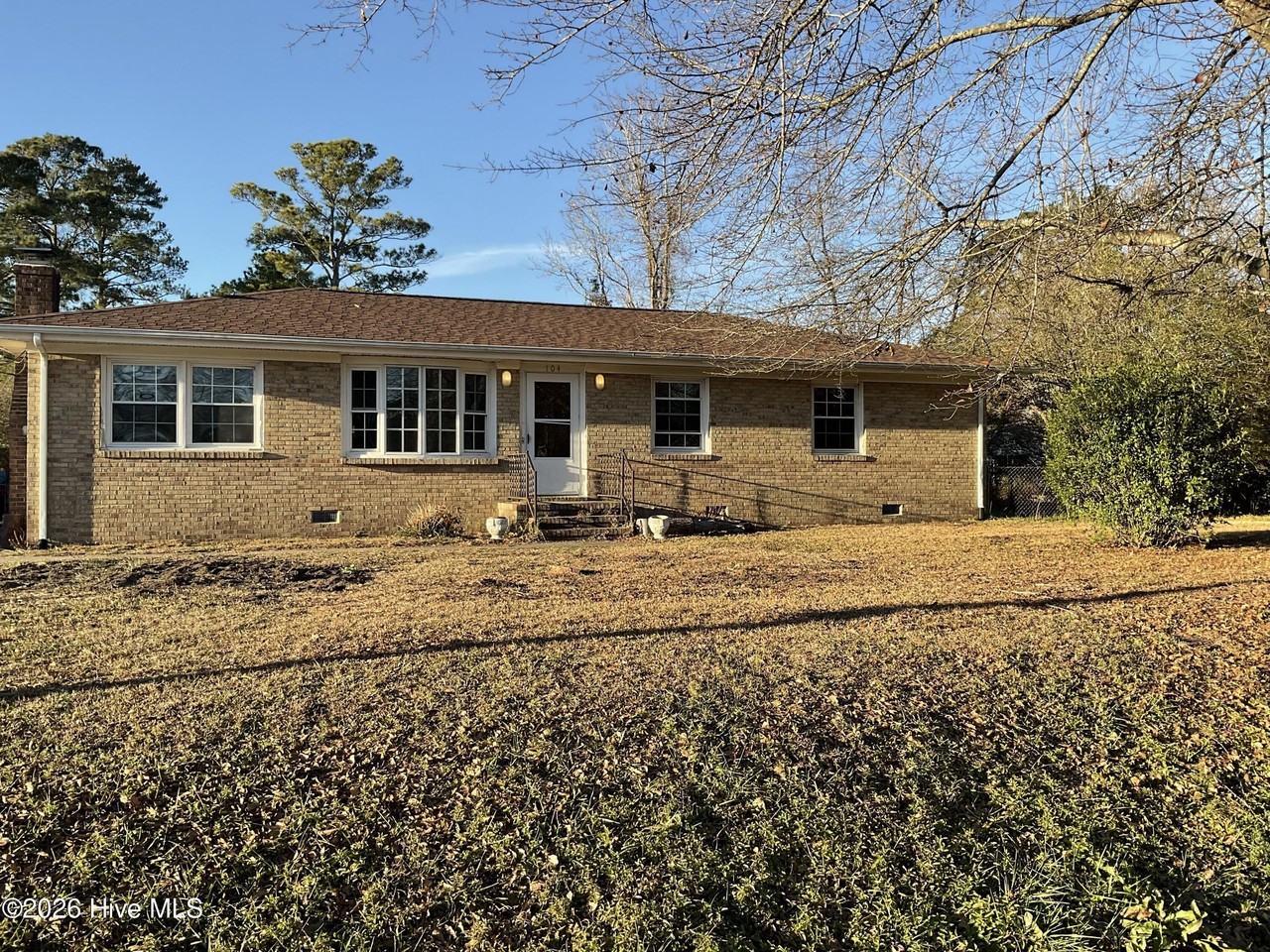 104 Greencrest Cir