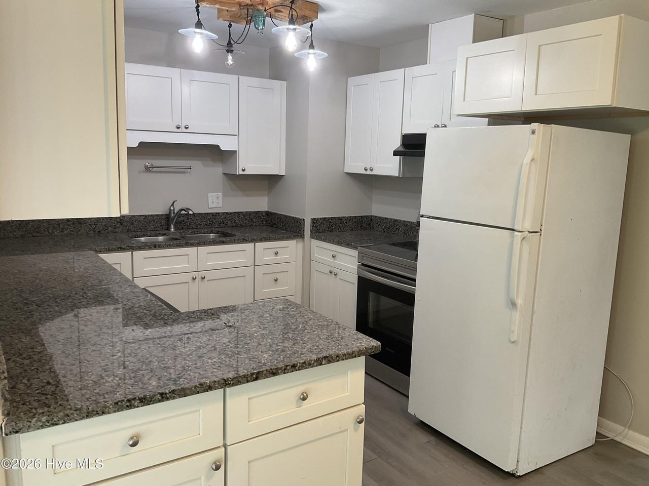 104 Greencrest Cir - Photo 4 of 10