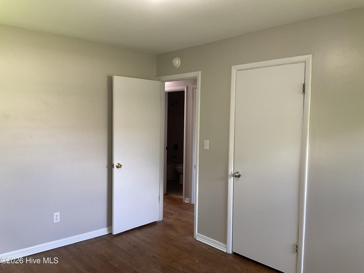 104 Greencrest Cir - Photo 6 of 10