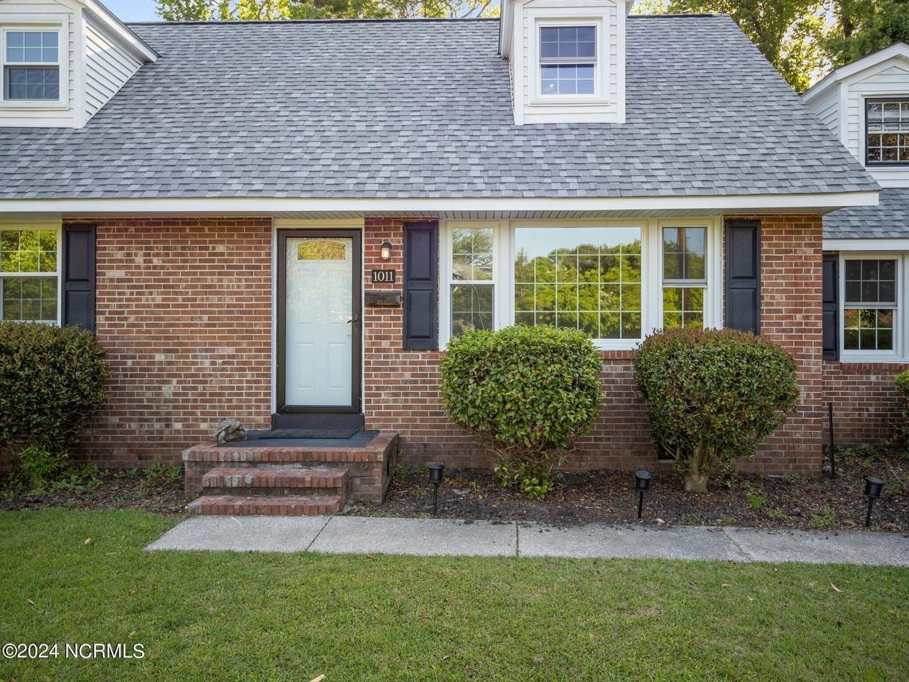 1011 Daniel Pl - Photo 2 of 29
