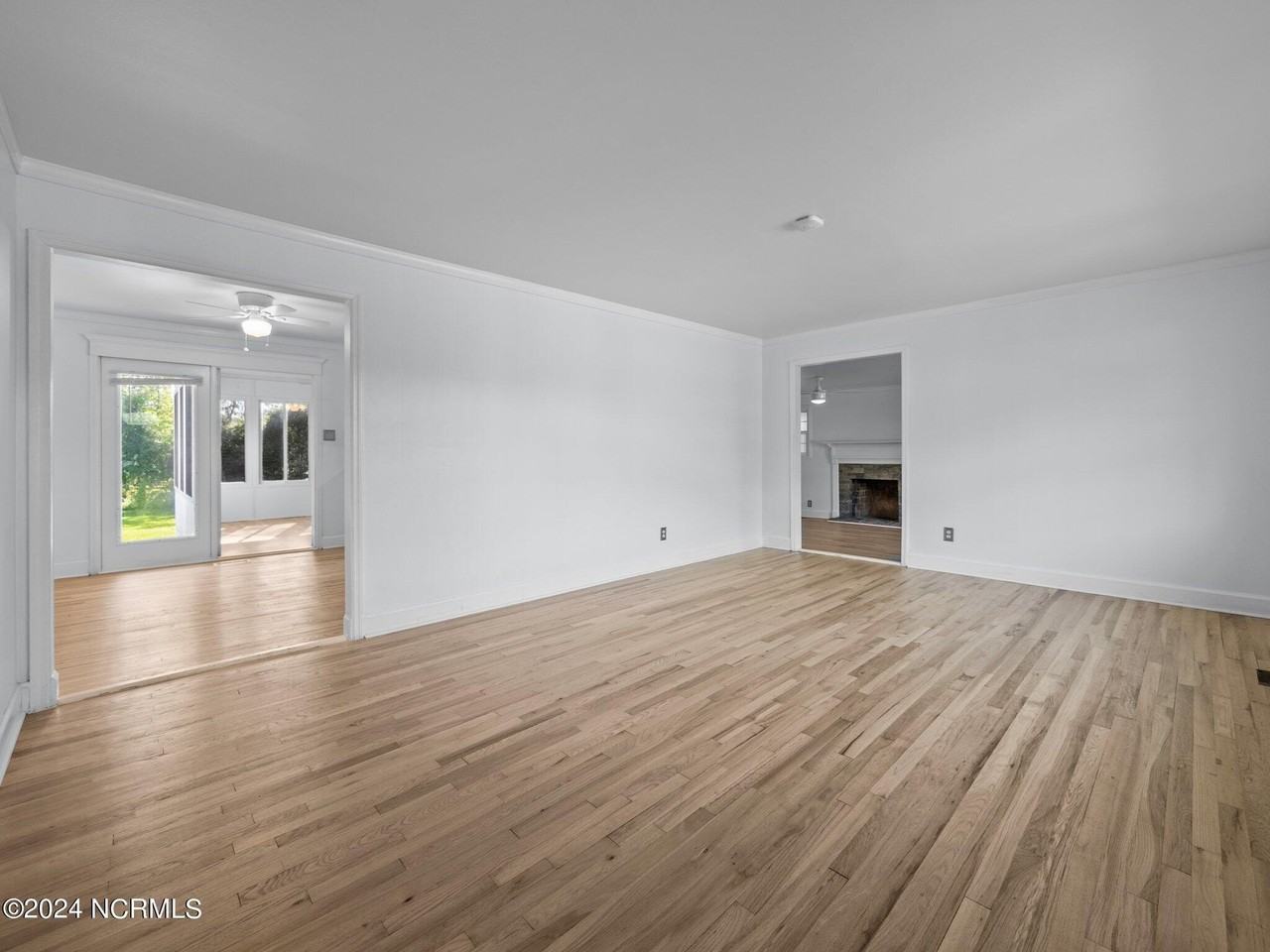 1011 Daniel Pl - Photo 6 of 29