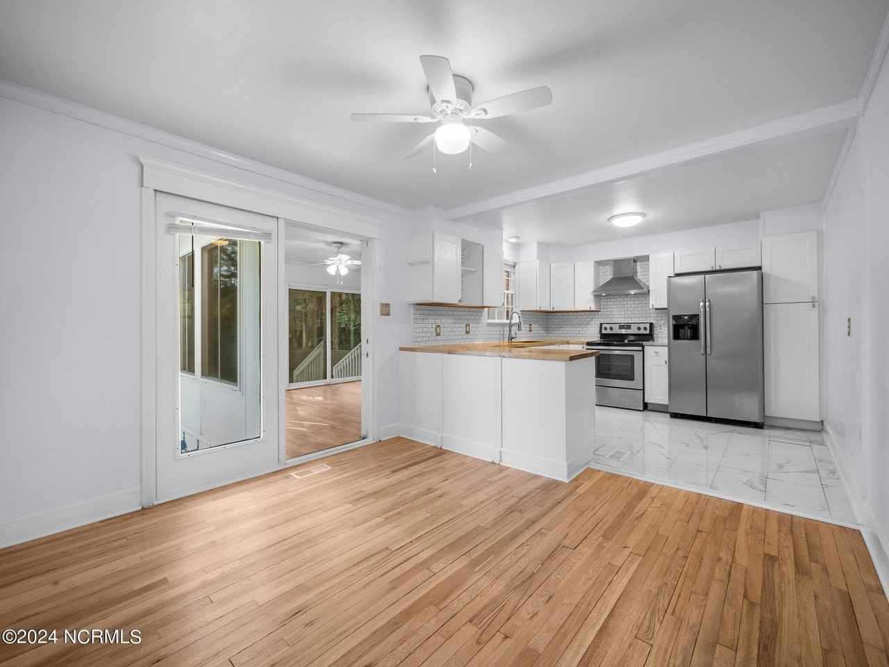 1011 Daniel Pl - Photo 7 of 29
