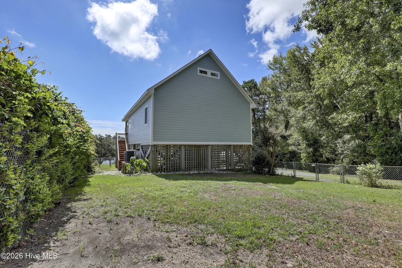 716 Bay Harbor Dr - Photo 2 of 28