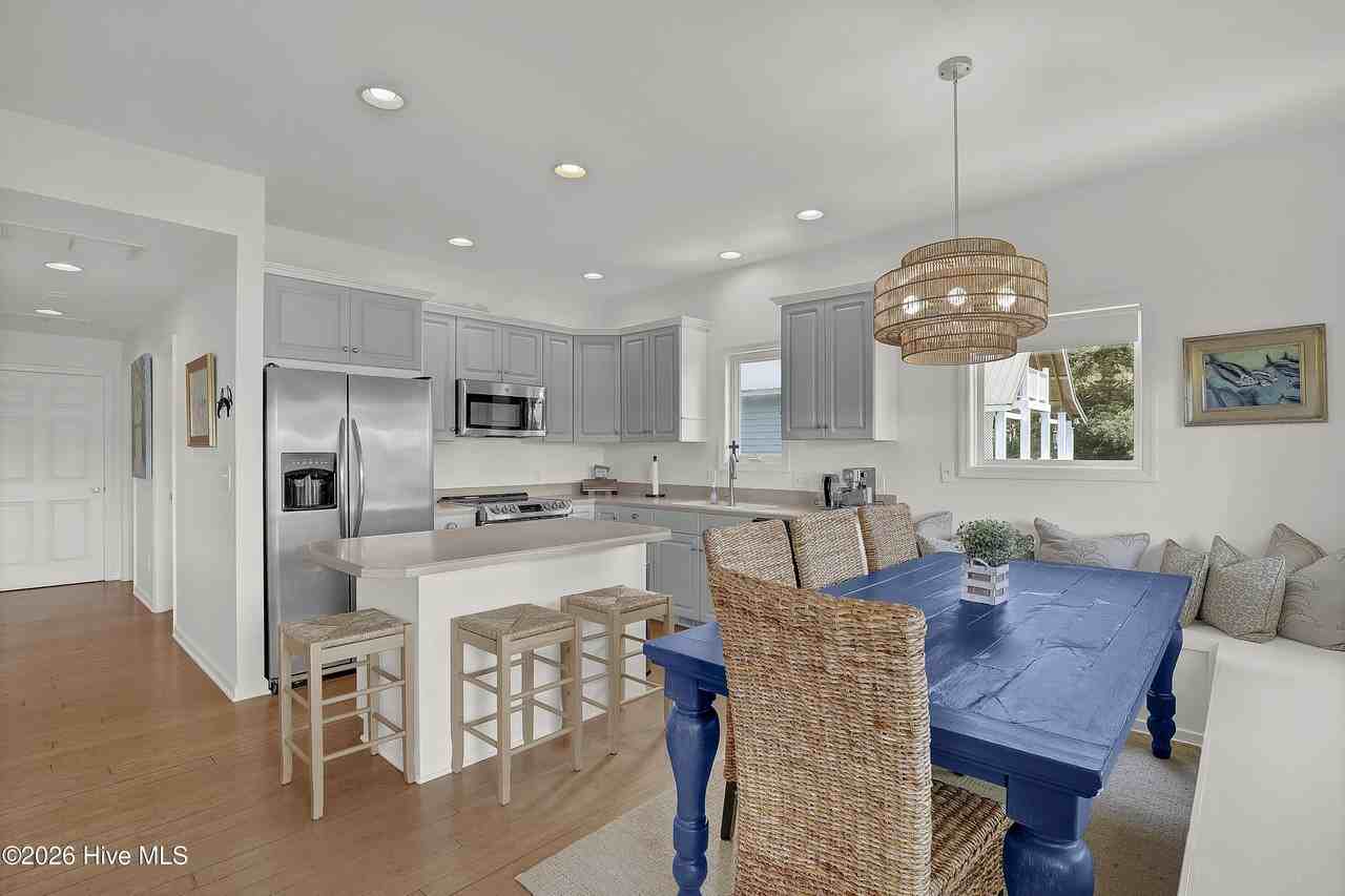 716 Bay Harbor Dr - Photo 7 of 28