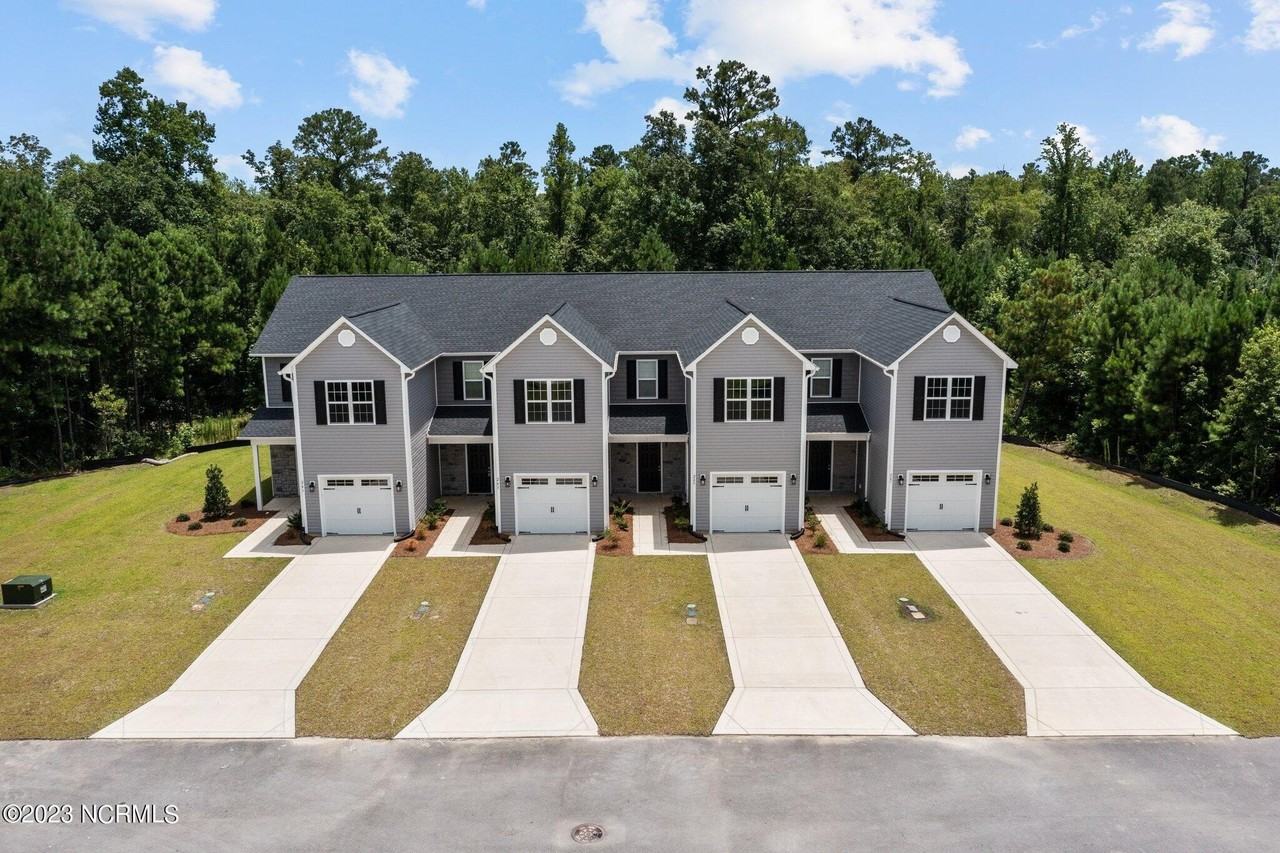 247 Verrazzano Ln - Photo 2 of 25