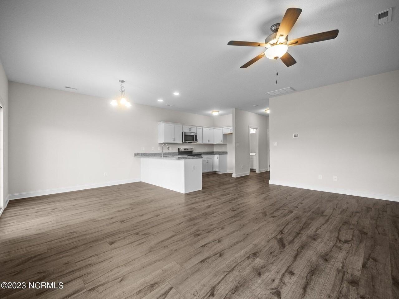 247 Verrazzano Ln - Photo 6 of 25