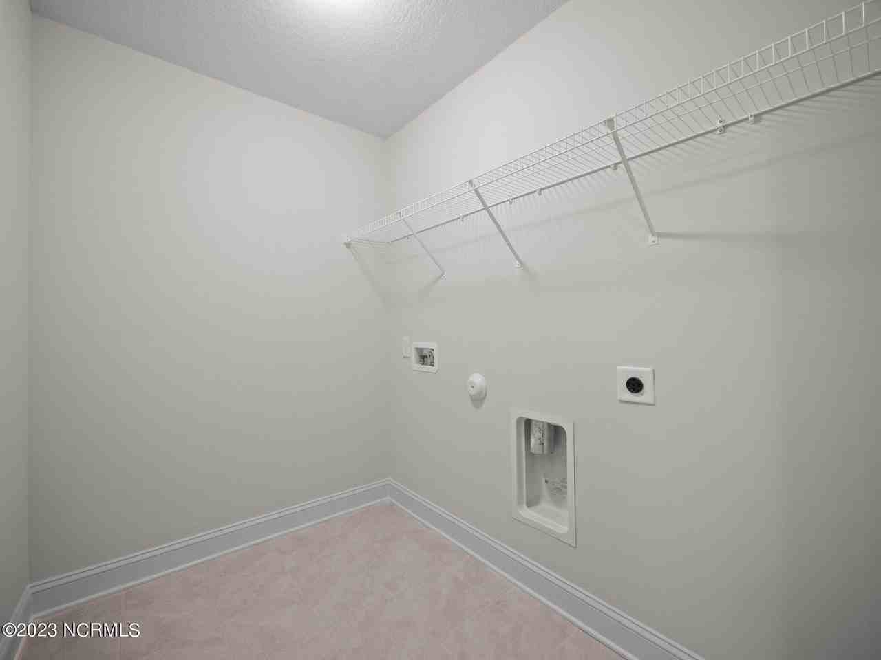 247 Verrazzano Ln - Photo 7 of 25