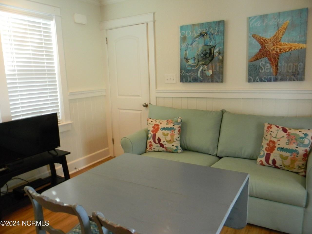 128 Sunset Ln - Photo 4 of 9