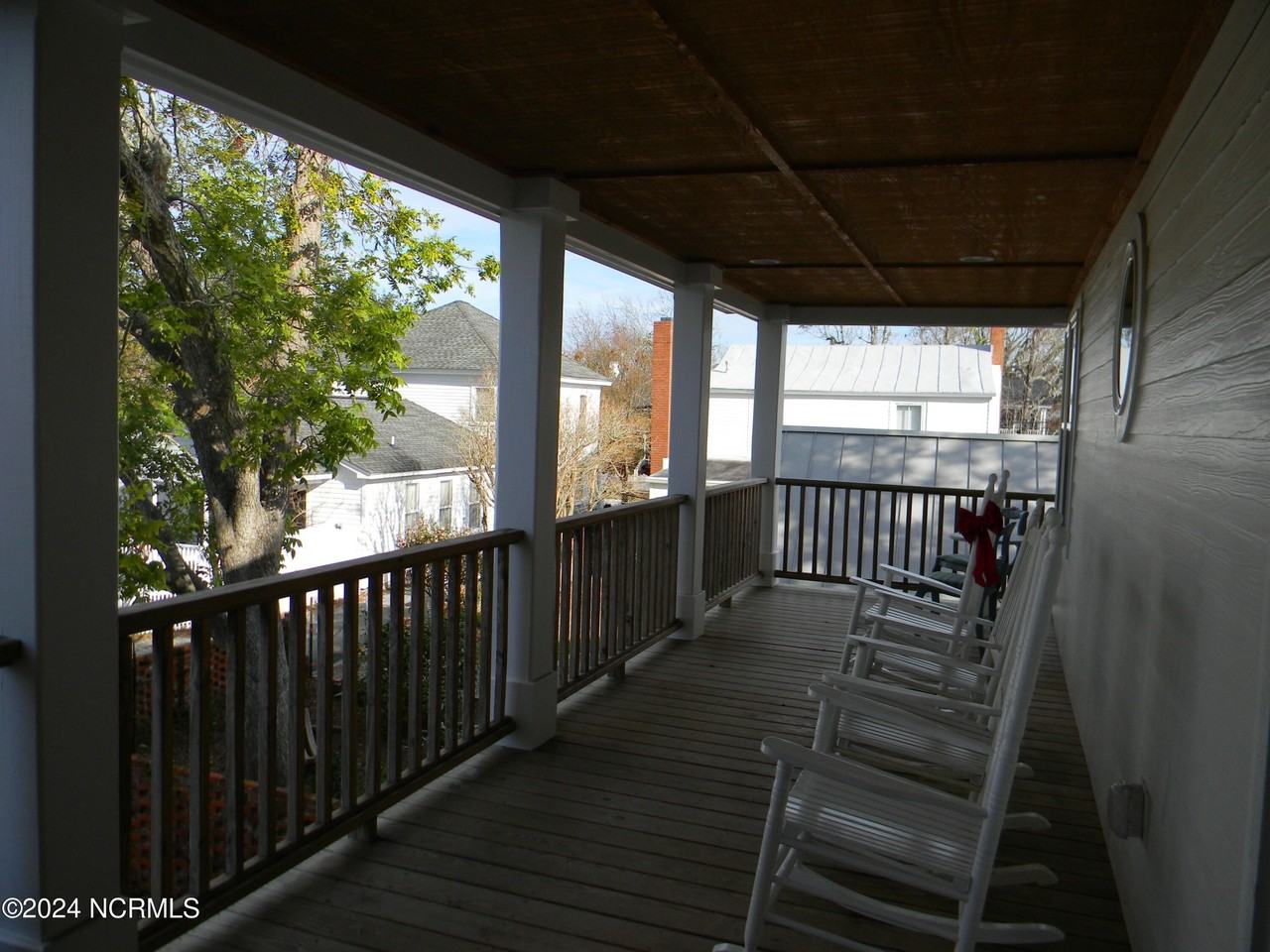 128 Sunset Ln - Photo 6 of 9