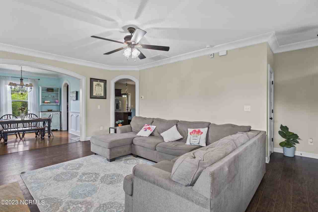 801 Iroquois Ct - Photo 6 of 40