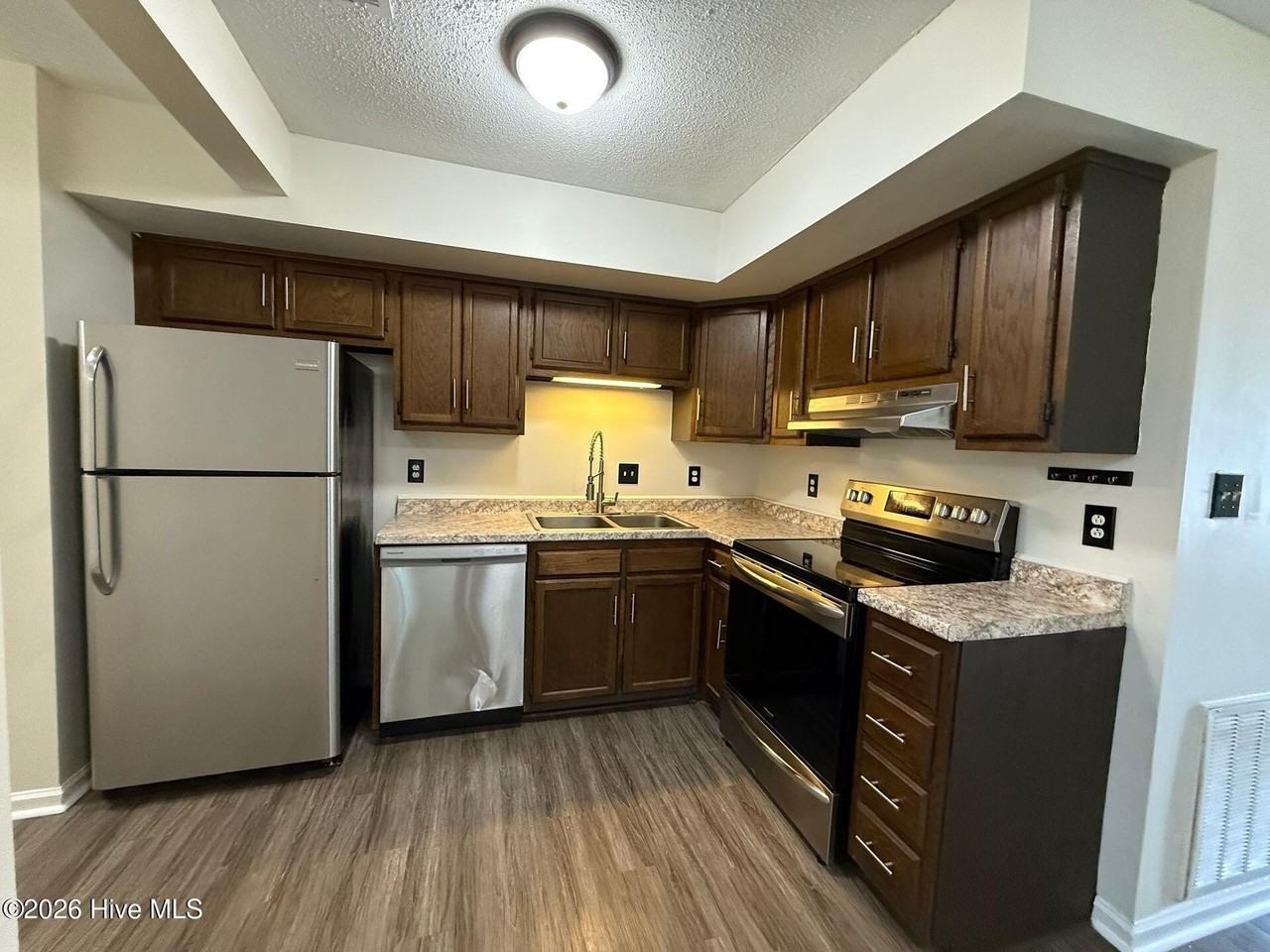 432 Myrtlewood Cir - Photo 2 of 13