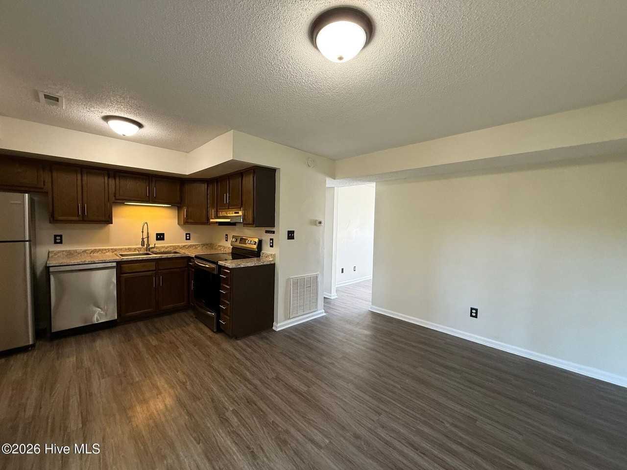 432 Myrtlewood Cir - Photo 3 of 13