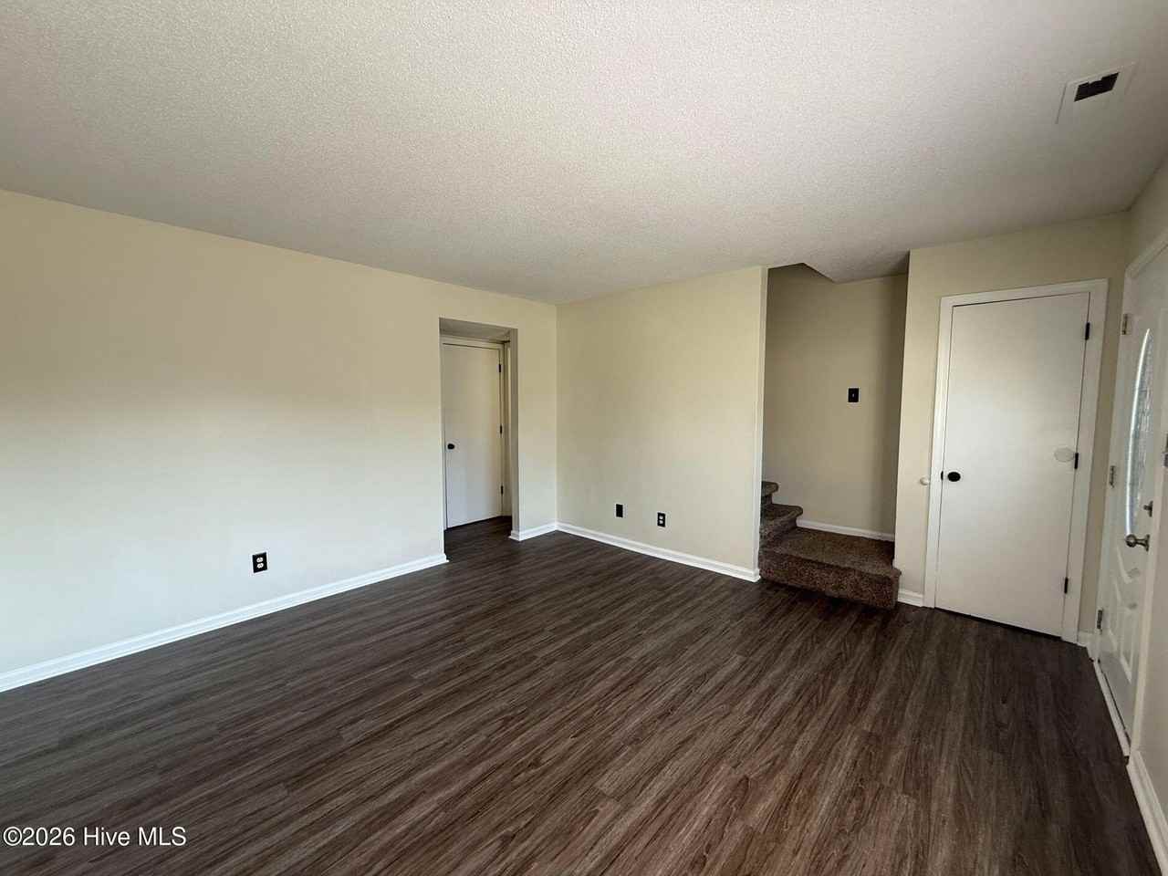 432 Myrtlewood Cir - Photo 4 of 13