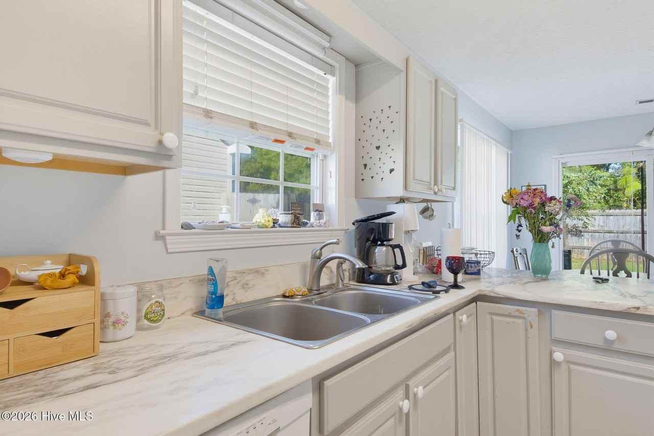 110 Belvedere Dr - Photo 3 of 24