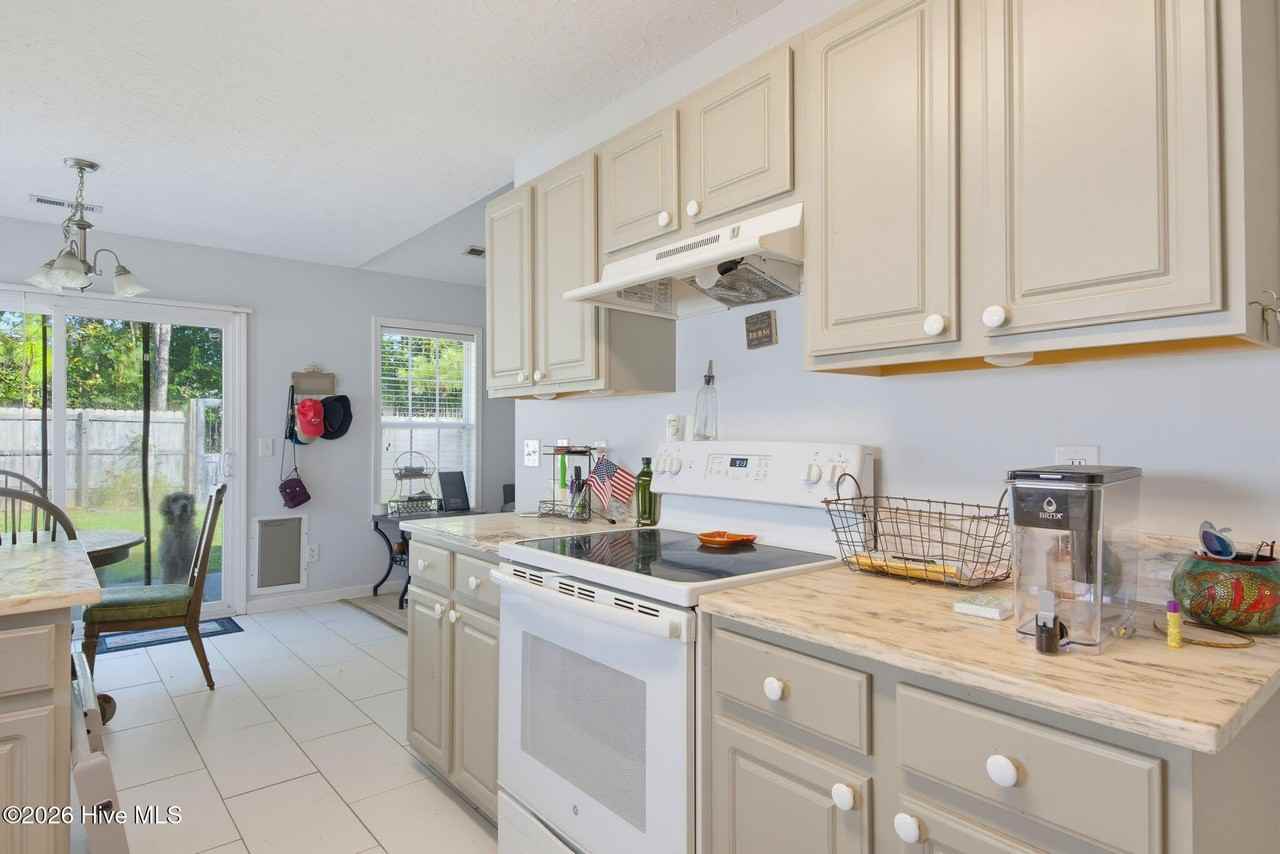 110 Belvedere Dr - Photo 4 of 24