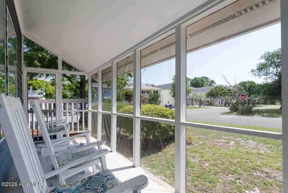 901 Seafarer Dr - Photo 4 of 26