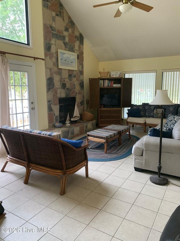 901 Seafarer Dr - Photo 7 of 26
