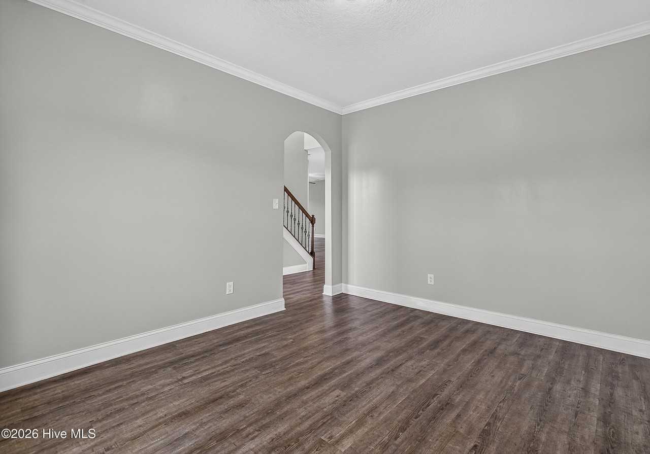 305 Crossroads Store Dr - Photo 7 of 40