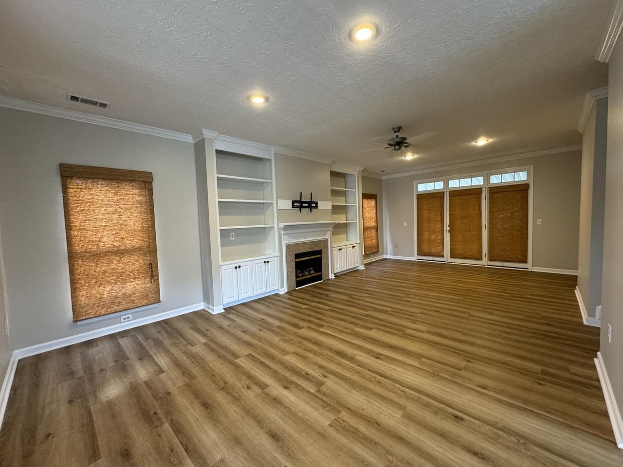 37 Queens Ct - Photo 3 of 18