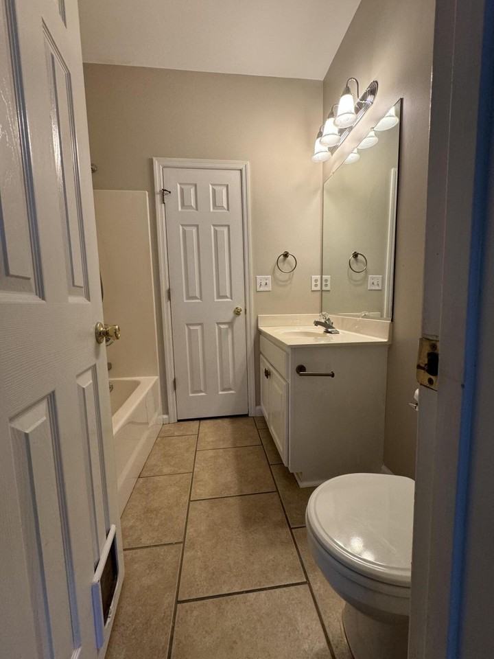 37 Queens Ct - Photo 6 of 18
