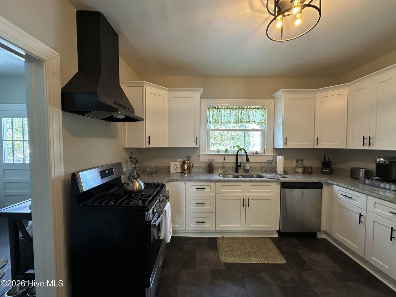 114 E 12th St - Photo 6 of 24