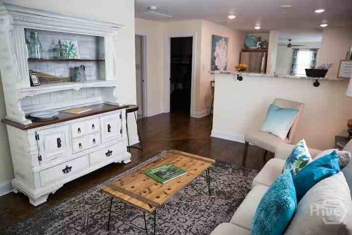 1827 Greenville St - Photo 6 of 23
