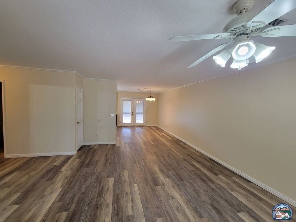 1099 Walnut St - Photo 3 of 22