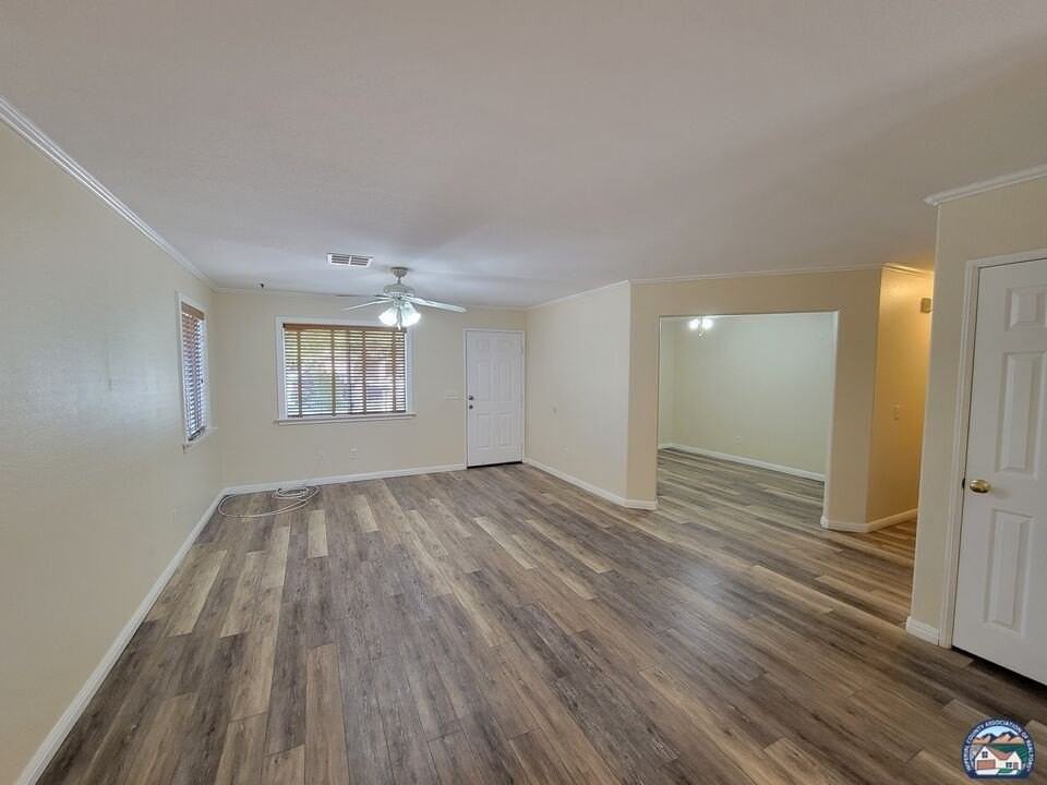 1099 Walnut St - Photo 6 of 22