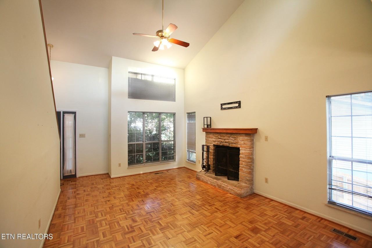 1433 Overton Ln - Photo 3 of 16