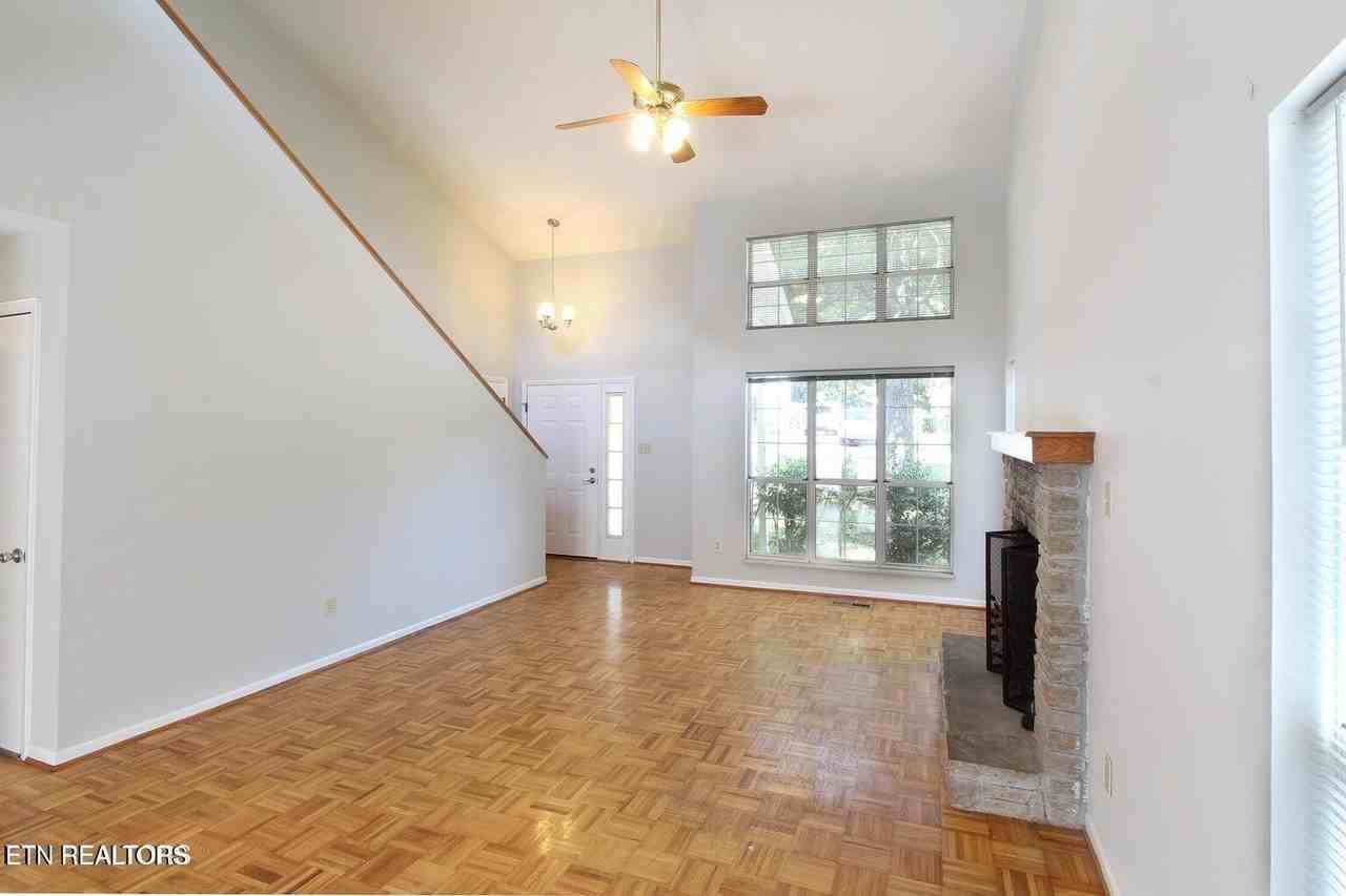 1433 Overton Ln - Photo 4 of 16