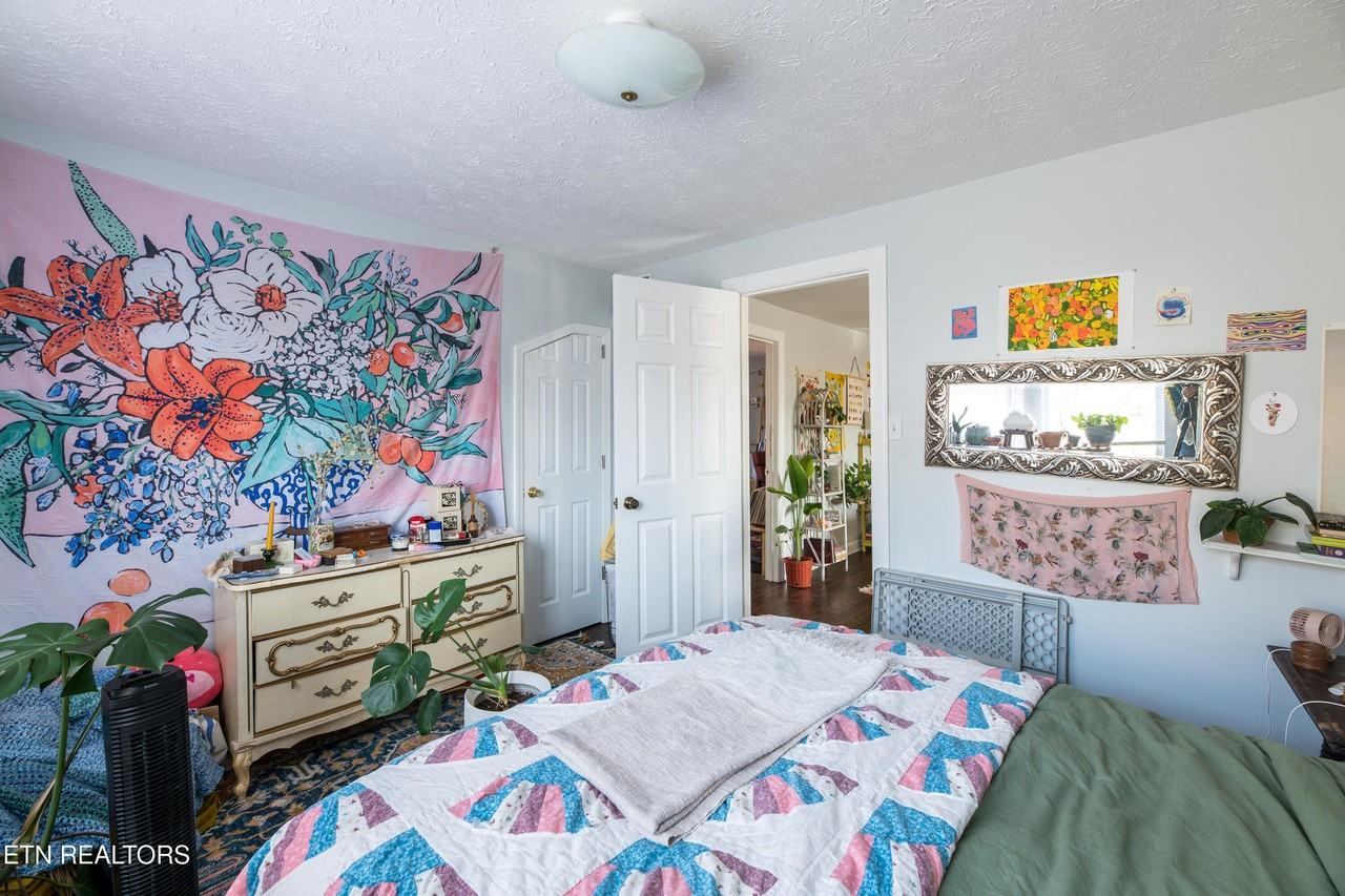 424 E Scott Ave #B - Photo 7 of 17
