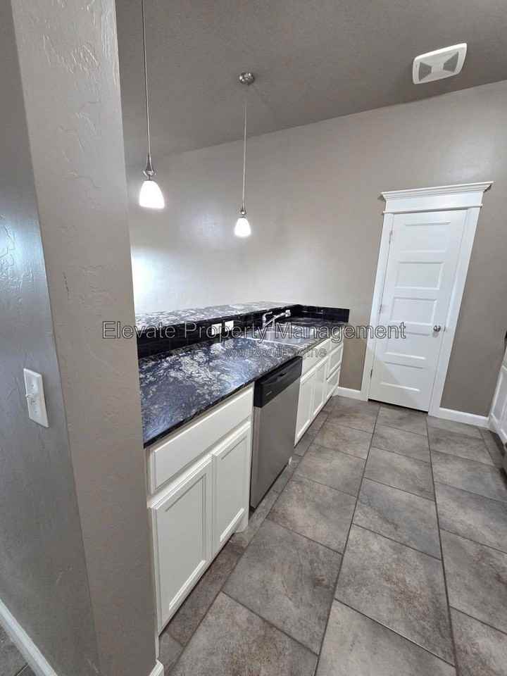 2200 Starwood Way - Photo 6 of 14