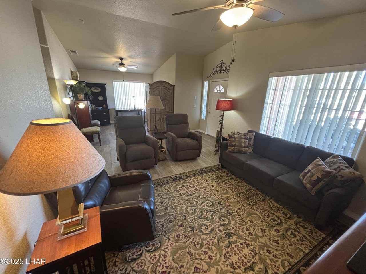 3762 Solar Dr - Photo 4 of 41